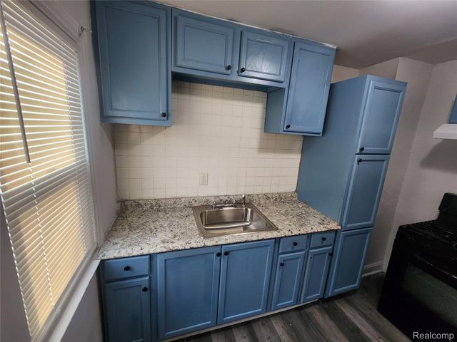 16723 Asbury Park, Detroit, MI 48235