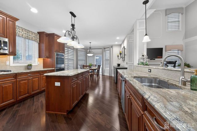 4 Mayflower Court, Franklin Twsp, NJ 08873