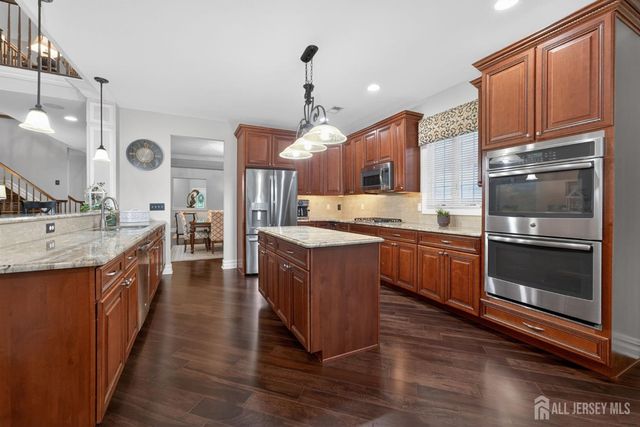 4 Mayflower Court, Franklin Twsp, NJ 08873