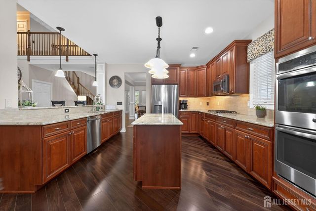 4 Mayflower Court, Franklin Twsp, NJ 08873