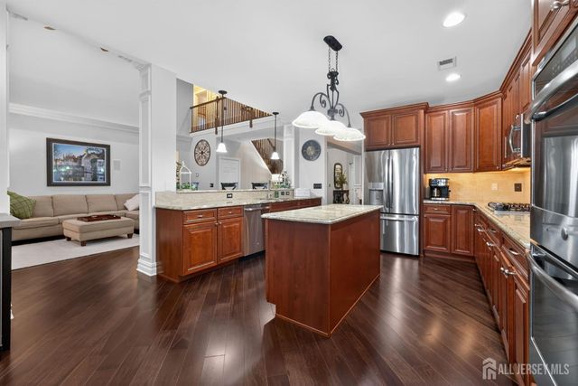 4 Mayflower Court, Franklin Twsp, NJ 08873