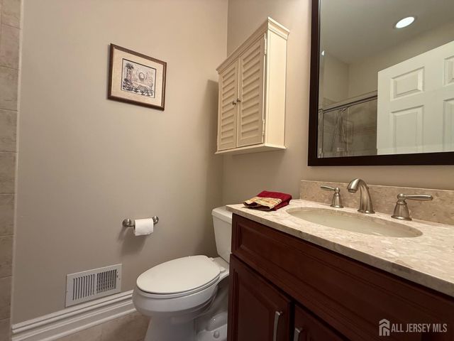 4 Mayflower Court, Franklin Twsp, NJ 08873