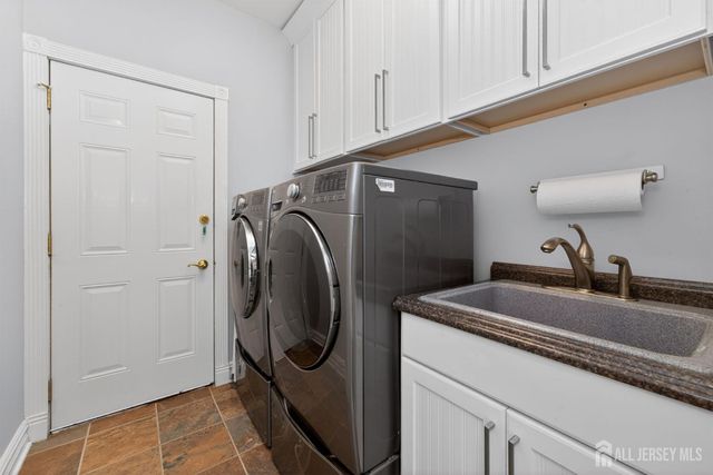4 Mayflower Court, Franklin Twsp, NJ 08873