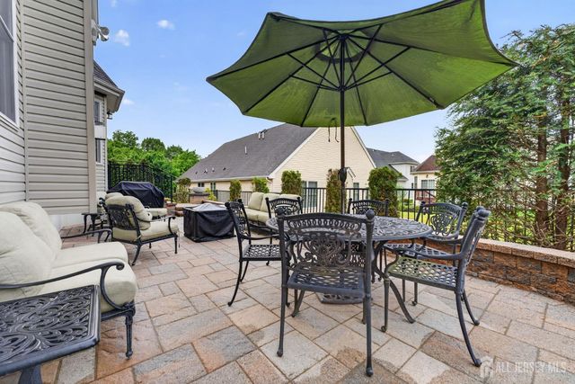 4 Mayflower Court, Franklin Twsp, NJ 08873