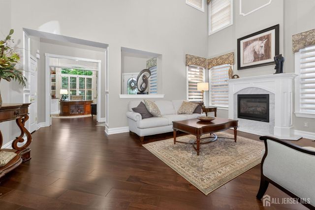 4 Mayflower Court, Franklin Twsp, NJ 08873