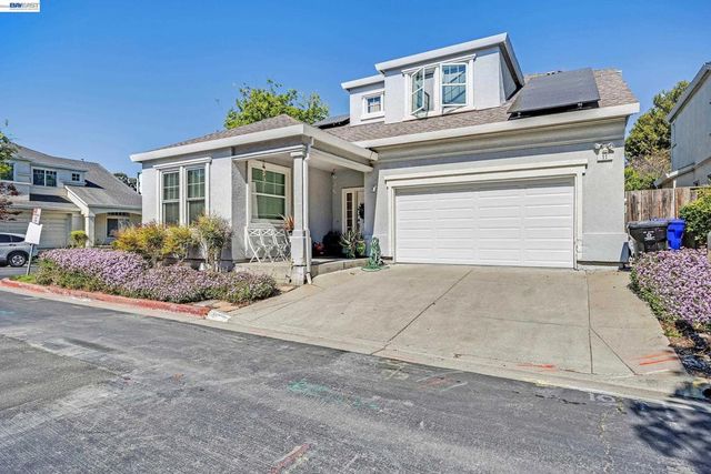 11 Fallen Leaf Ct, Rodeo, CA 94572