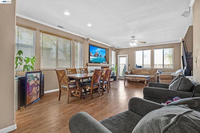 11 Fallen Leaf Ct, Rodeo, CA 94572