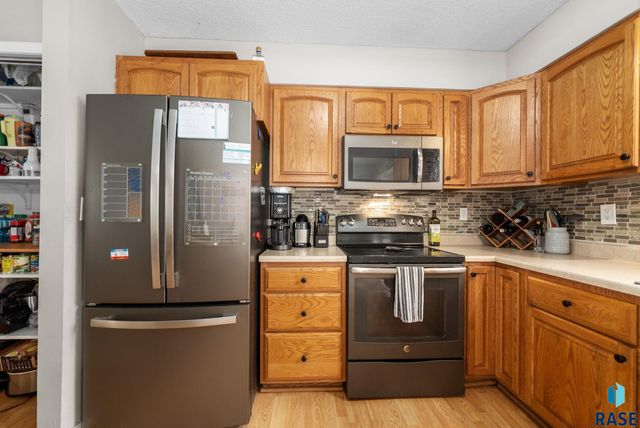 700 S Nicholas Ave Avenue, Brandon, SD 57005