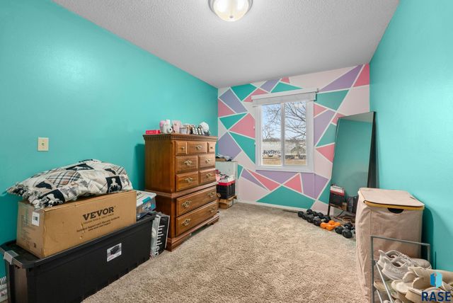 700 S Nicholas Ave Avenue, Brandon, SD 57005