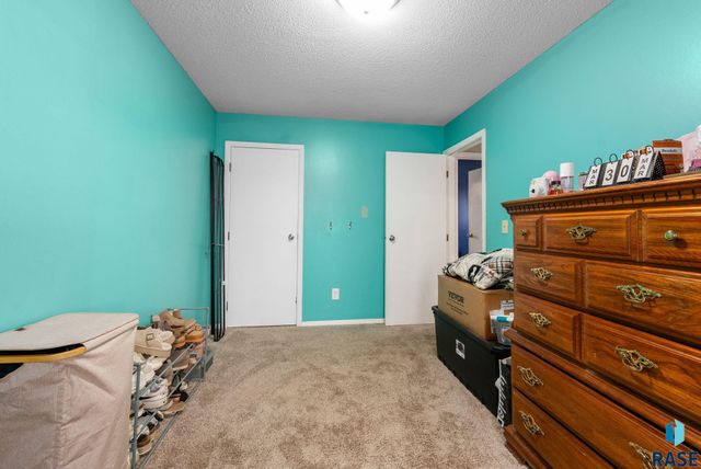 700 S Nicholas Ave Avenue, Brandon, SD 57005