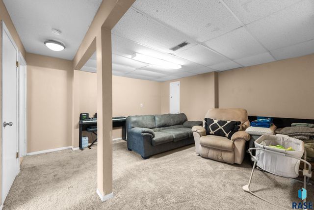 700 S Nicholas Ave Avenue, Brandon, SD 57005