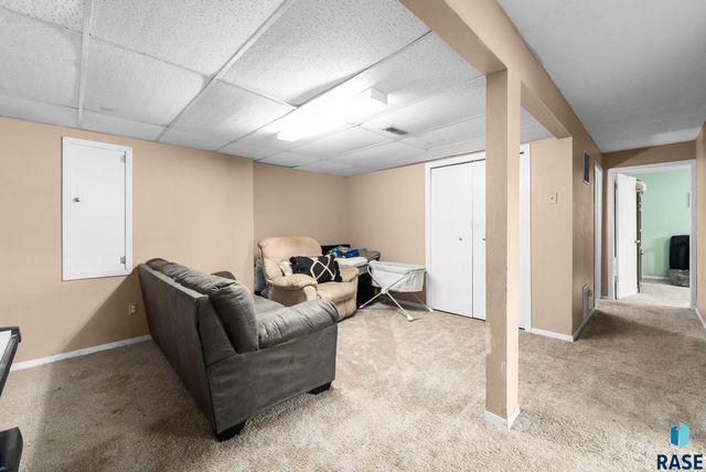 700 S Nicholas Ave Avenue, Brandon, SD 57005