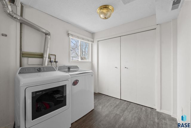 700 S Nicholas Ave Avenue, Brandon, SD 57005