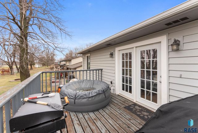 700 S Nicholas Ave Avenue, Brandon, SD 57005