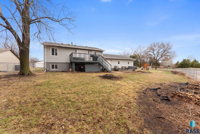 700 S Nicholas Ave Avenue, Brandon, SD 57005