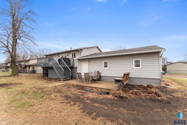 700 S Nicholas Ave Avenue, Brandon, SD 57005