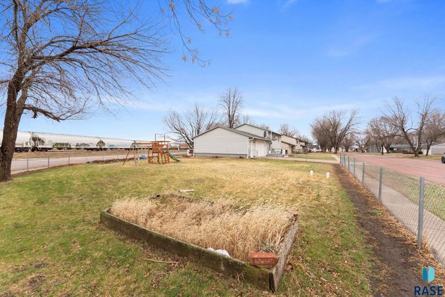 700 S Nicholas Ave Avenue, Brandon, SD 57005