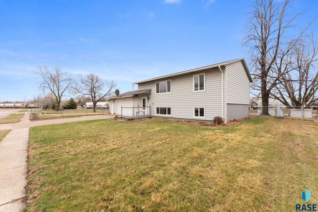 700 S Nicholas Ave Avenue, Brandon, SD 57005