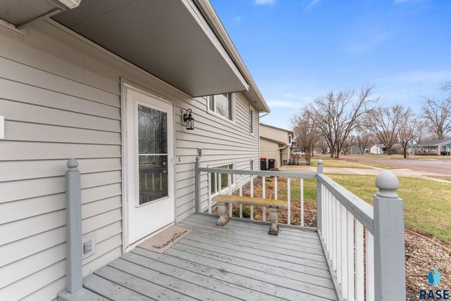 700 S Nicholas Ave Avenue, Brandon, SD 57005