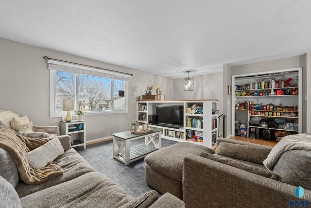 700 S Nicholas Ave Avenue, Brandon, SD 57005