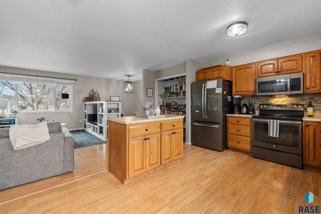 700 S Nicholas Ave Avenue, Brandon, SD 57005