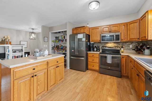 700 S Nicholas Ave Avenue, Brandon, SD 57005