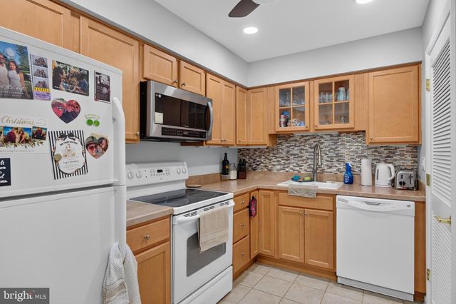 1045 HARBOUR DR, Palmyra, NJ 08065