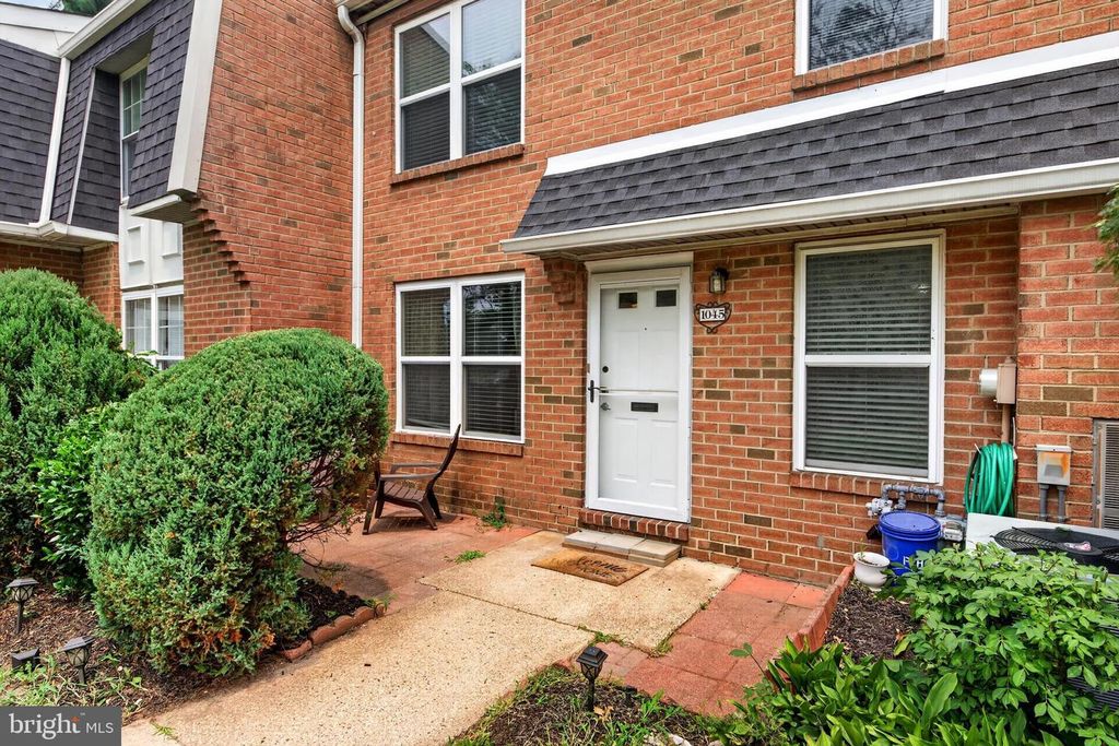 1045 HARBOUR DR, Palmyra, NJ 08065