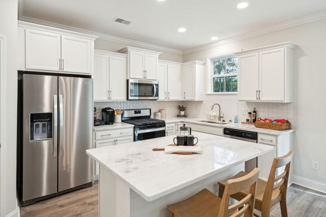 1438 Charles Dr, Chapel Hill, TN 37034