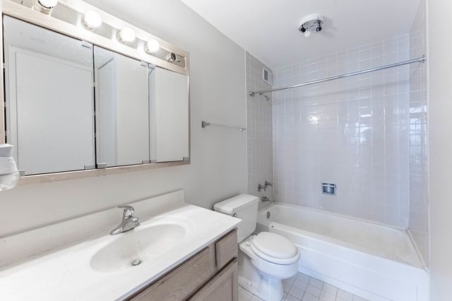 6700 S South Shore Drive 25K, Chicago, IL 60649