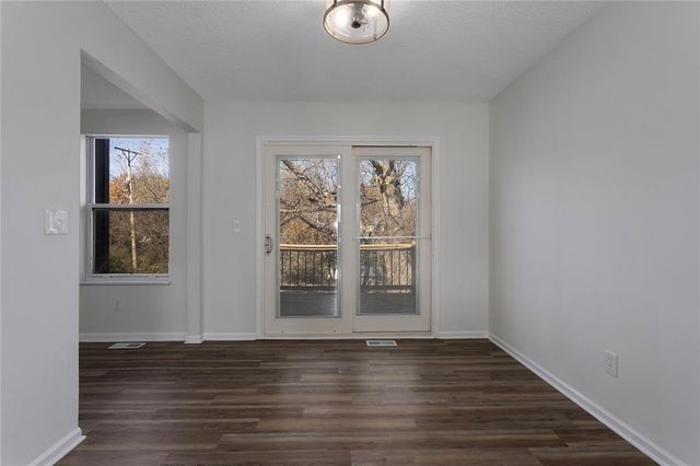 15528 Crestwood Drive, Basehor, KS 66007