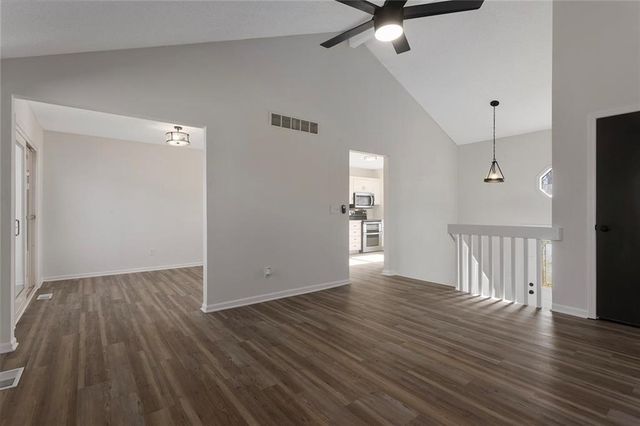 15528 Crestwood Drive, Basehor, KS 66007