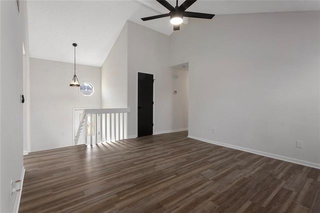 15528 Crestwood Drive, Basehor, KS 66007