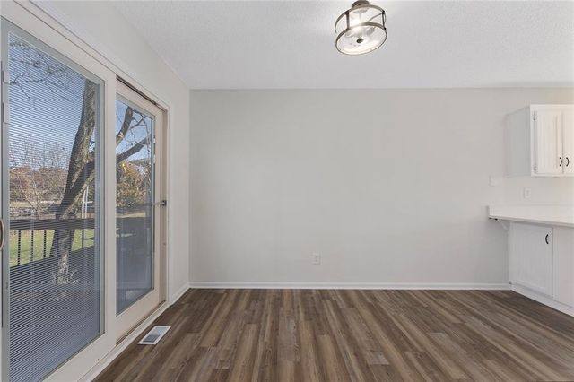 15528 Crestwood Drive, Basehor, KS 66007