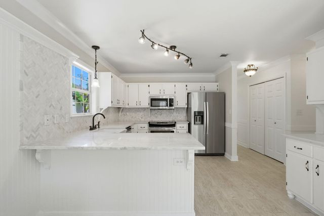 984 Southern Oaks Court, Fort Walton Beach, FL 32547