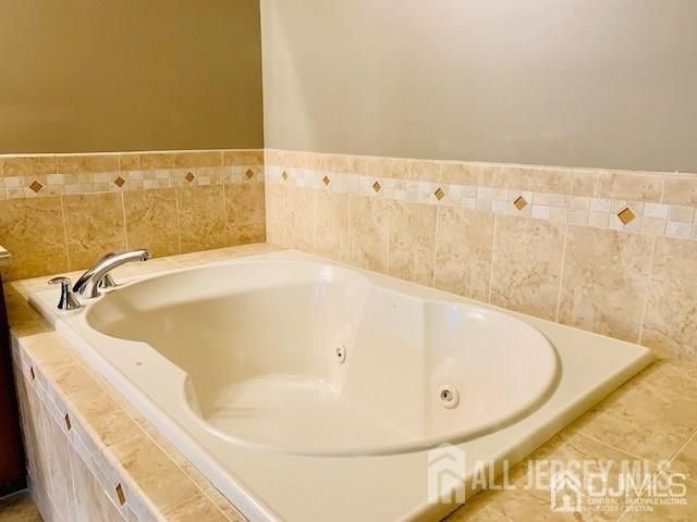 13 Roosevelt Avenue, Carteret, NJ 07008