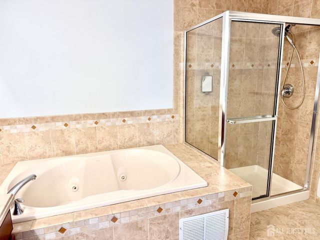 13 Roosevelt Avenue, Carteret, NJ 07008