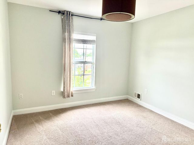 13 Roosevelt Avenue, Carteret, NJ 07008