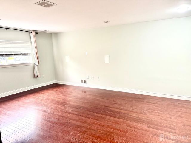 13 Roosevelt Avenue, Carteret, NJ 07008