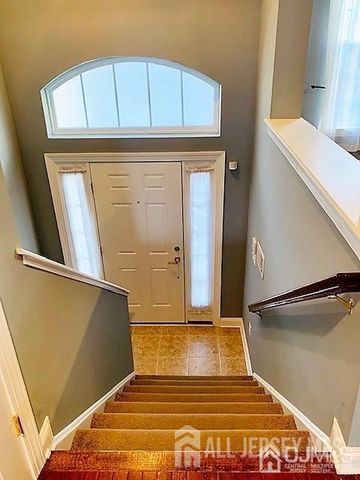 13 Roosevelt Avenue, Carteret, NJ 07008