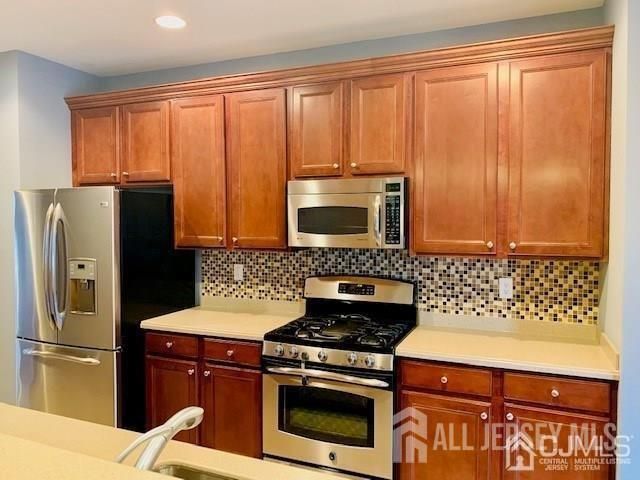 13 Roosevelt Avenue, Carteret, NJ 07008