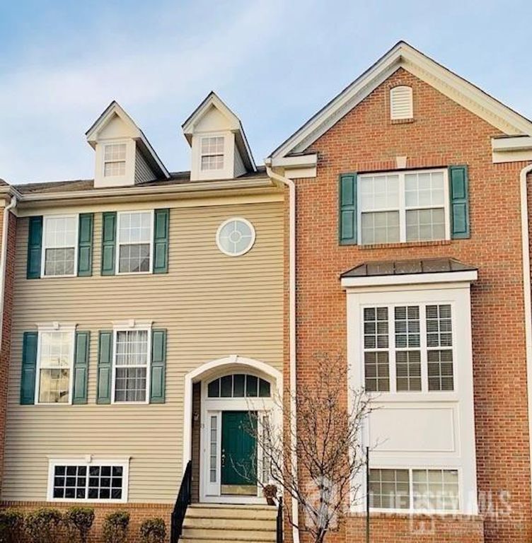 13 Roosevelt Avenue, Carteret, NJ 07008