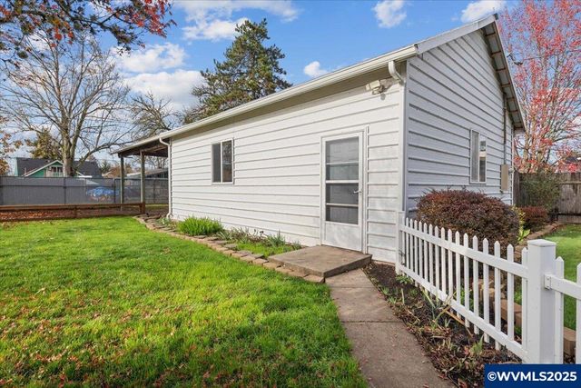 1510 SW Walnut St, Albany, OR 97321