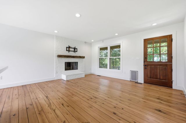 4988-A Fords Mill Road, Versailles, KY 40383
