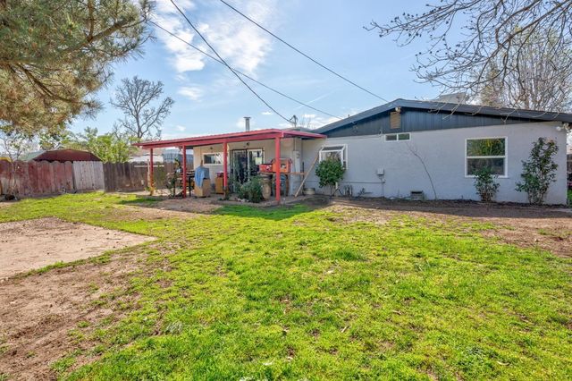 122 E Calimyrna Avenue, Fresno, CA 93710