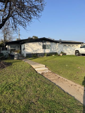 122 E Calimyrna Avenue, Fresno, CA 93710