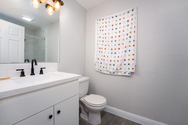 122 E Calimyrna Avenue, Fresno, CA 93710