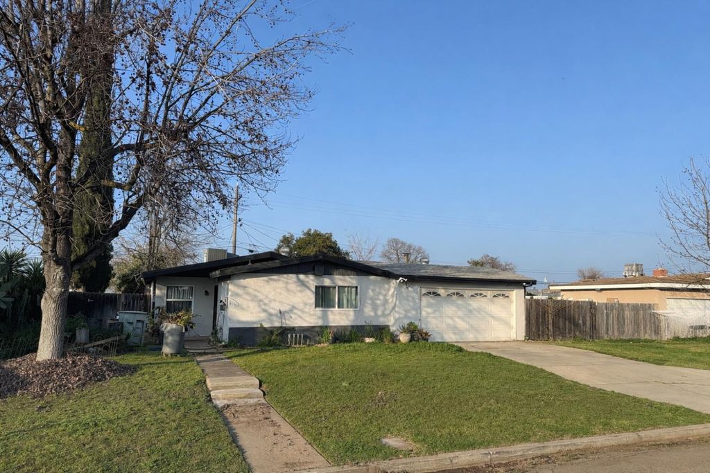 122 E Calimyrna Avenue, Fresno, CA 93710