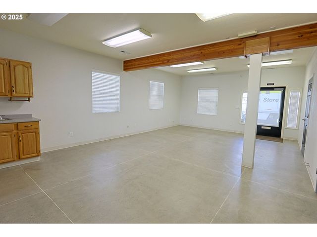 137 HALL Ave, Coos Bay, OR 97420