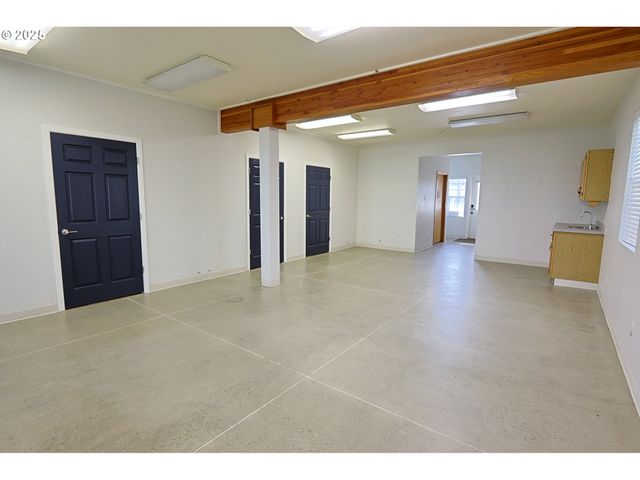 137 HALL Ave, Coos Bay, OR 97420